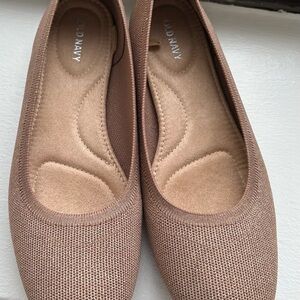 Old Navy Women's Tan Flats